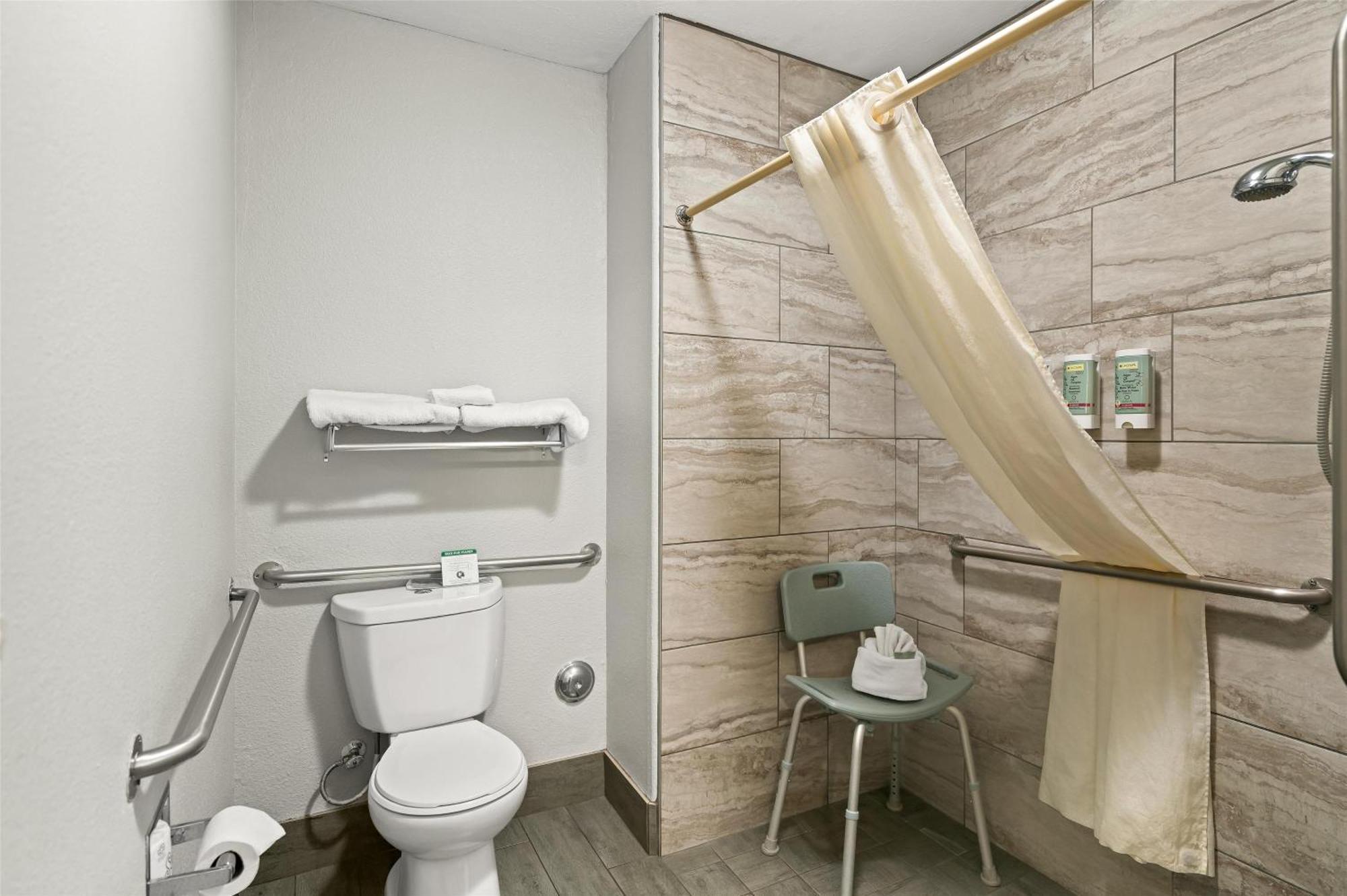 Queen Room with Roll-In Shower - Mobility Access